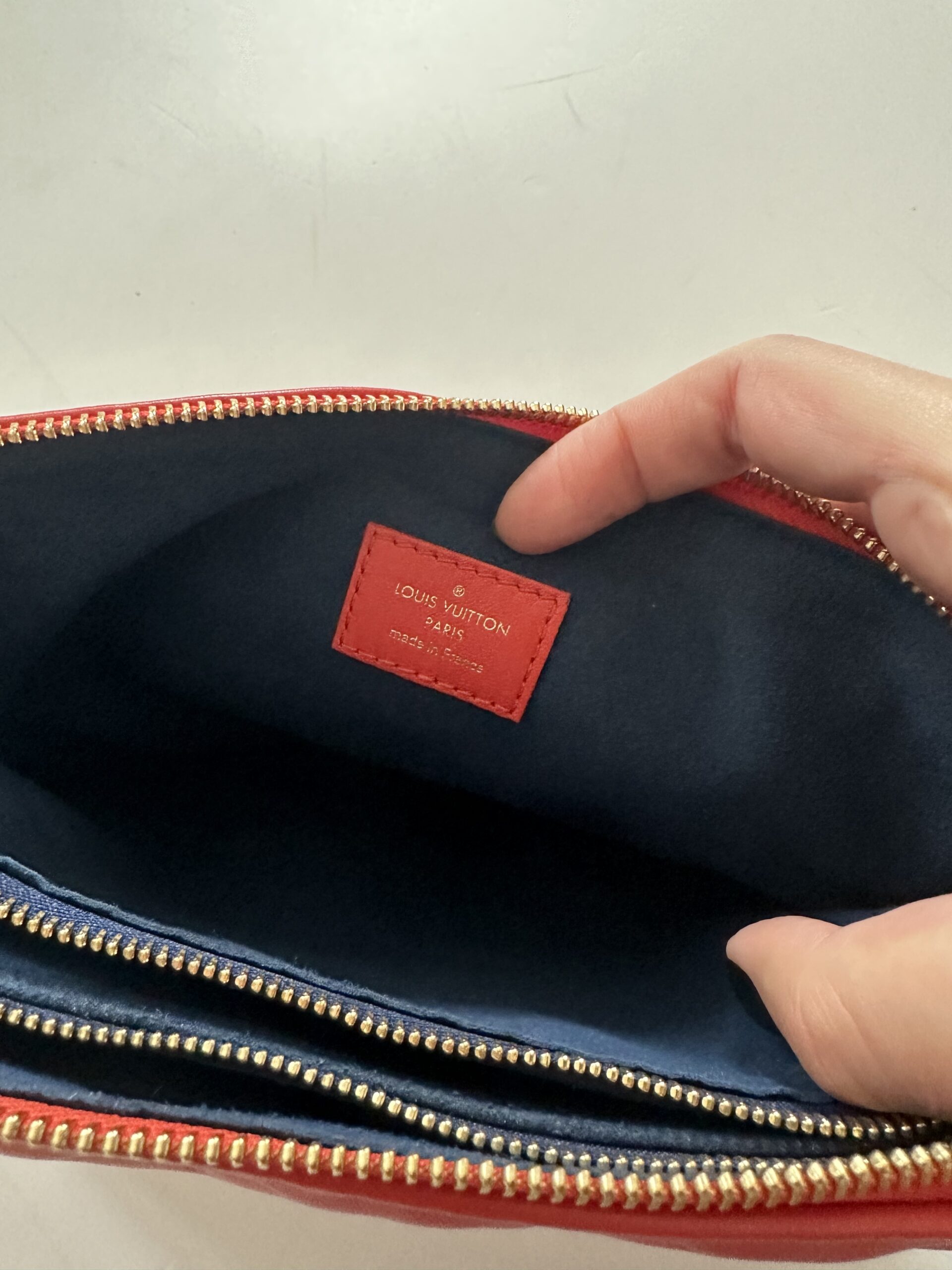 Stylowa i praktyczna duża torebka damska Louis Vuitton